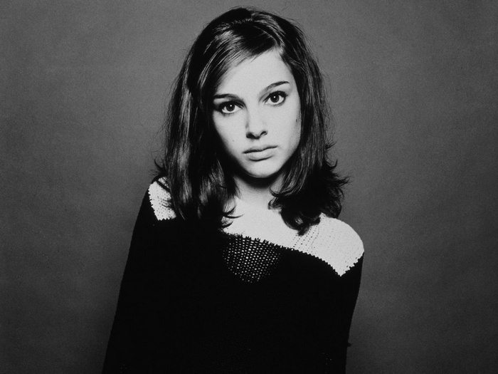 monochrome, Natalie Portman, looking at viewer