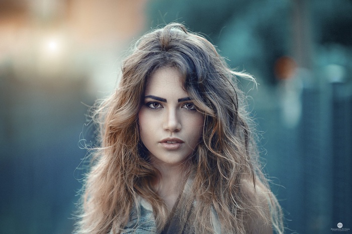 Portrait of a woman by Alessandro Di Cicco