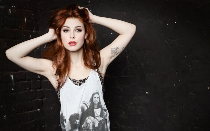 Lena Meyer-Landrut with red hair and tattoo