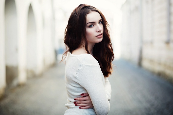 Woman with long brown hair and blue eyes