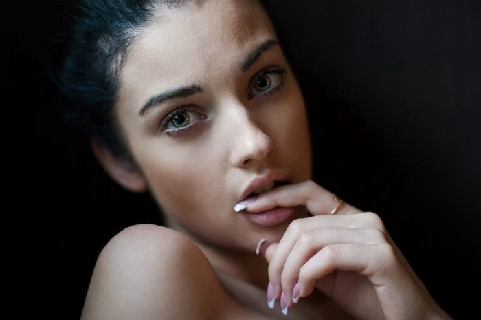 Alla Berger portrait with finger in mouth