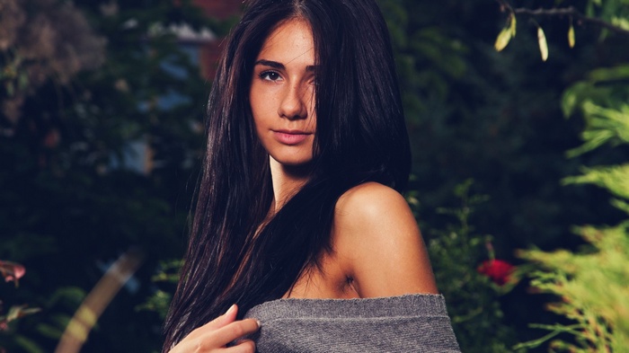 Malina A portrait with dark hair and grey sweater