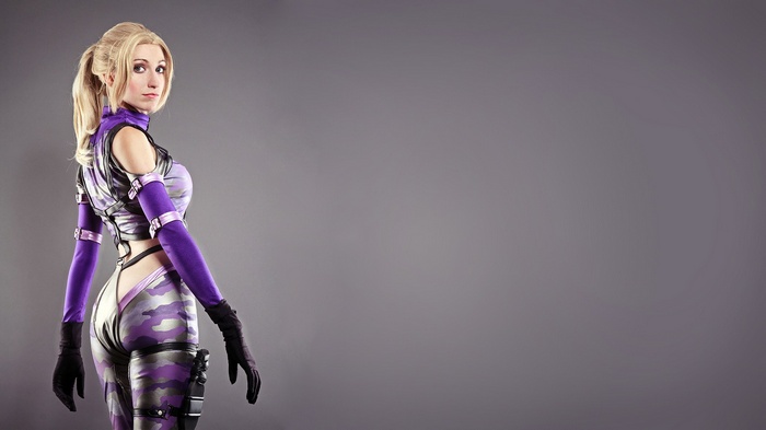 Nina Williams from Tekken cosplay