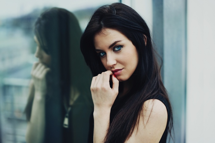 Aurela Skandaj with blue eyes and long hair