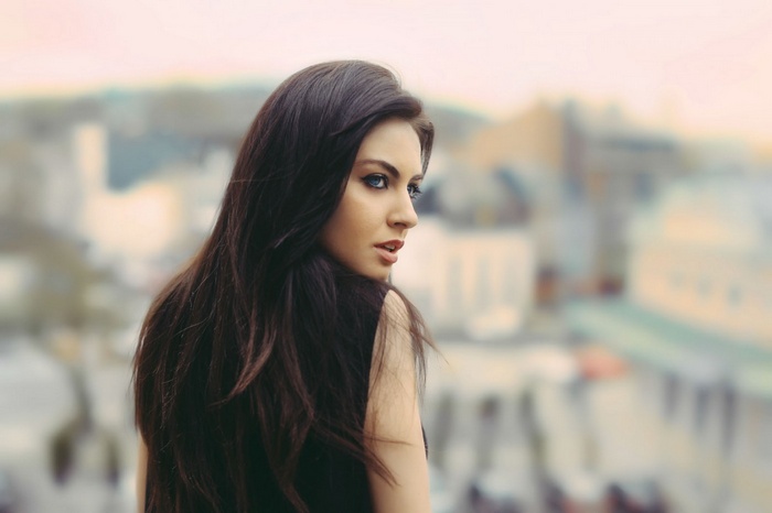 Aurela Skandaj with long dark hair and blue eyes