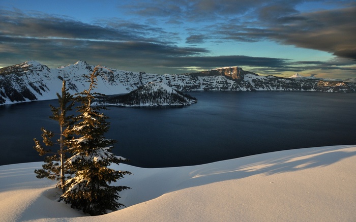 Crater Lake National Park in winter
