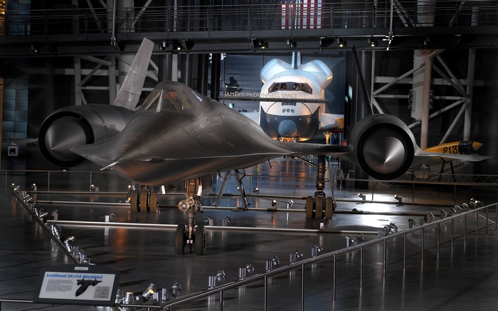 Lockheed SR-71 Blackbird and Space Shuttle in Museum