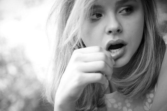 Chloë Grace Moretz biting her finger