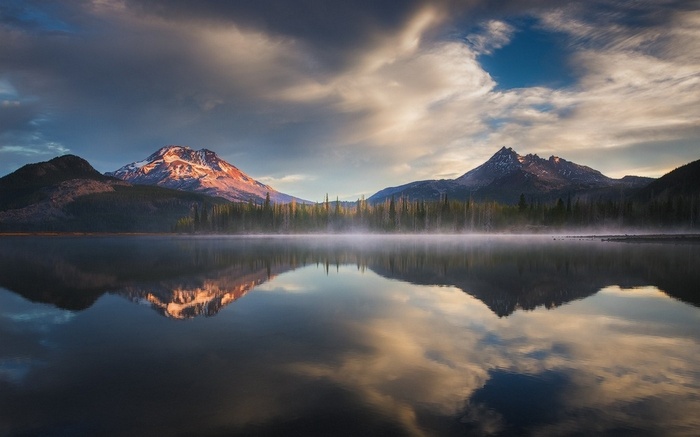 Mount Hood reflected in Trillium Lake, Oregon