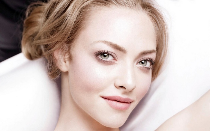 Close-up portrait of Amanda Seyfried