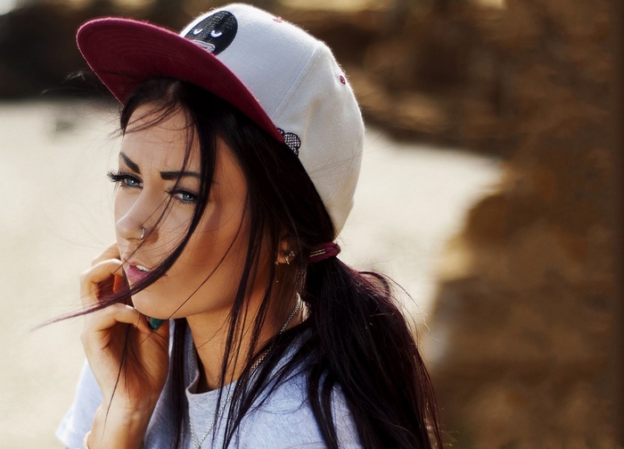 Woman with blue eyes wearing a baseball cap