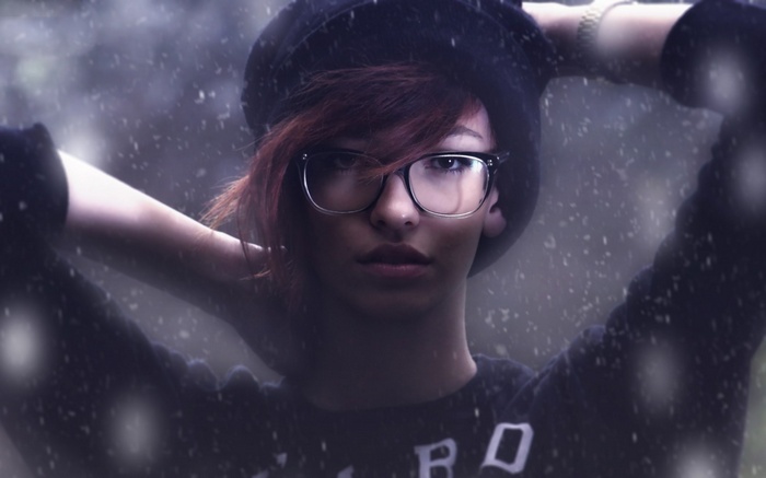 Woman with glasses wearing a hat