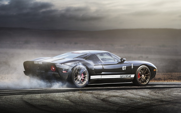 Black Ford GT performing a burnout