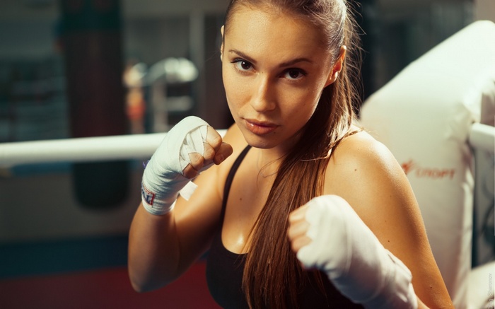 Valeria Guznenkova in boxing stance