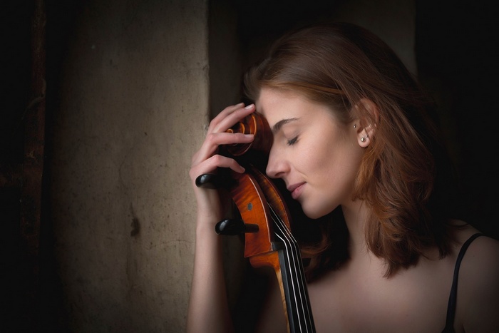 Giada Gheri with a cello