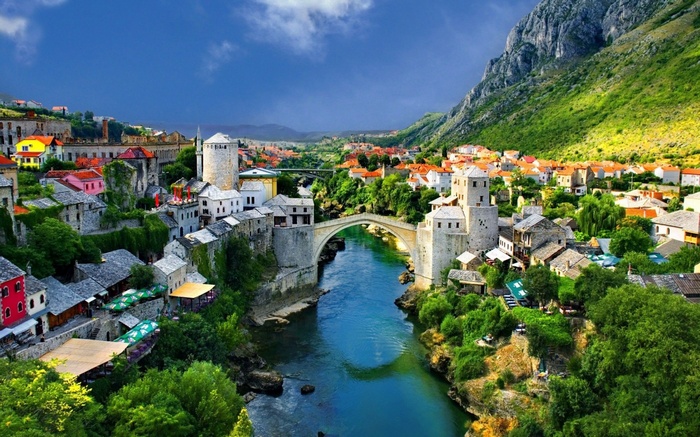Stari Most bridge over Neretva river in Mostar, Bosnia and Herzegovina