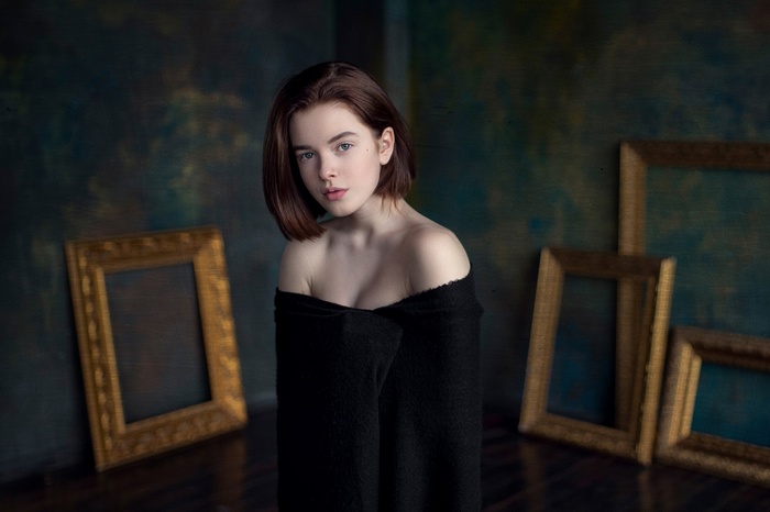 Woman with bare shoulders and picture frames