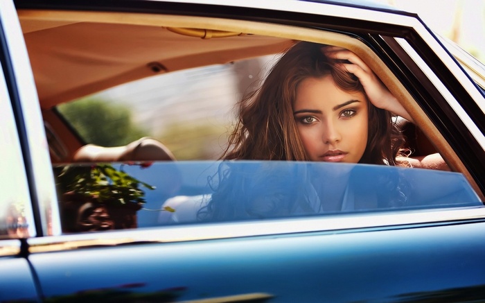Nataniele Ribeiro in a car