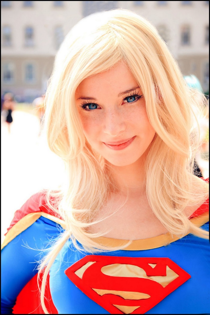 Supergirl cosplay with blonde hair and blue eyes