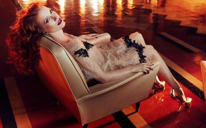 Jessica Chastain in a lace dress and gold heels