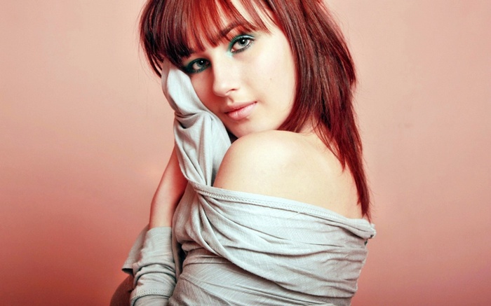 Redhead woman with blue eyes and bare shoulders