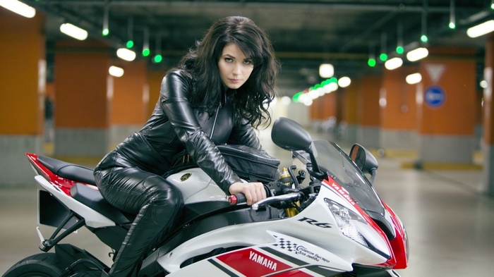 Yulia Snigir on a Yamaha R6 motorcycle