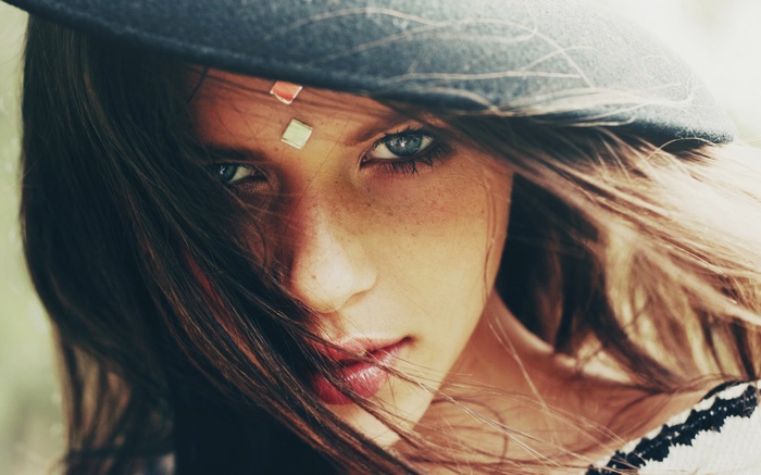Portrait of Nirrimi Hakanson with a hat