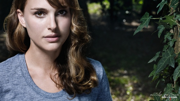 Natalie Portman in a grey t-shirt outdoors