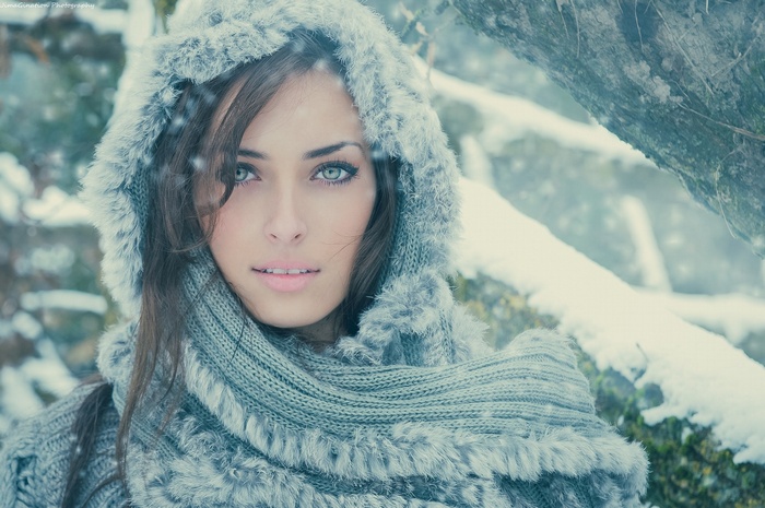 Sarah Allag in winter with scarf and hood