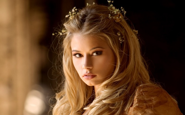 Jannah Burnham with flowers in her blonde hair