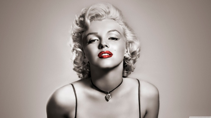 Marilyn Monroe portrait with red lips