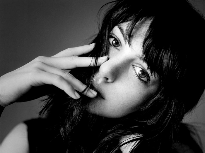Monochrome portrait of Anne Hathaway