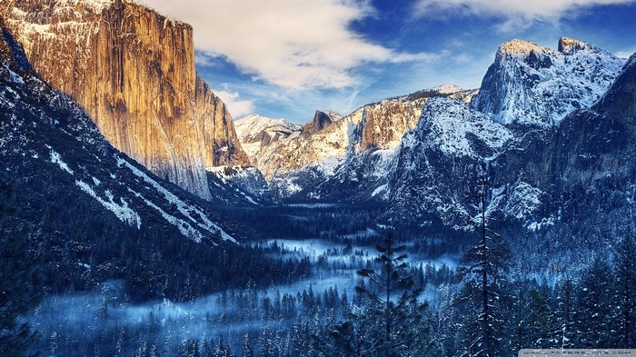 Snowy mountains in Yosemite National Park at sunrise