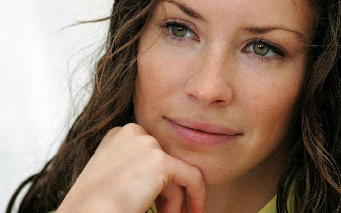 Evangeline Lilly close-up portrait
