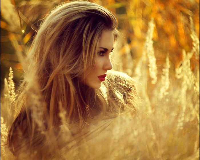 Woman with blonde hair in a field of grass