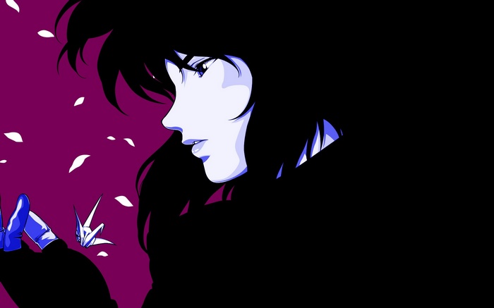 Motoko Kusanagi holding an origami crane