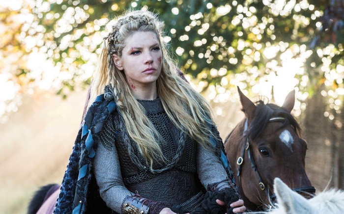 Lagertha Lothbrok on horseback in Vikings