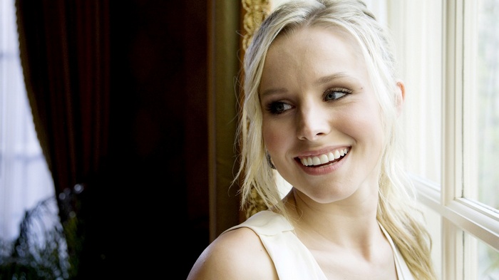 Kristen Bell smiling portrait