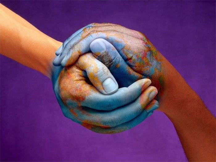 Hands painted with Earth and skin shaking