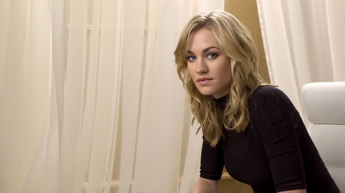Yvonne Strahovski posing in a black dress