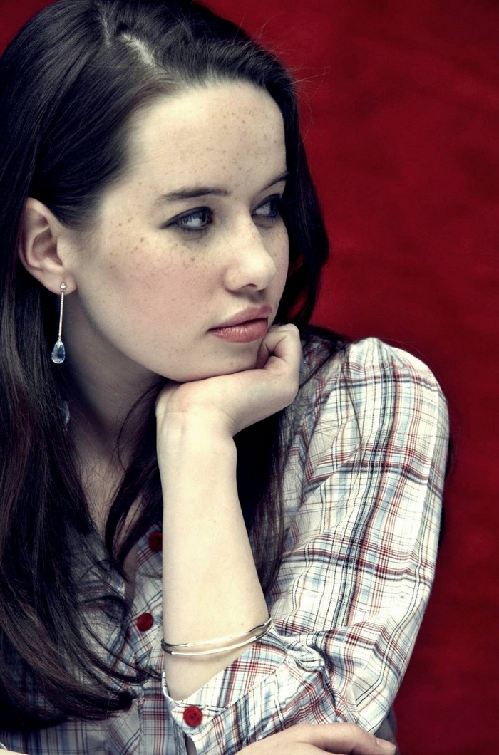 Anna Popplewell with Freckles