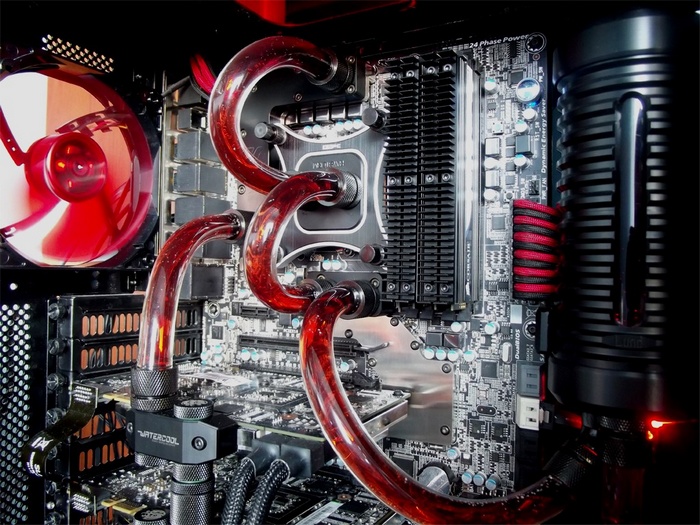 Computer with red water cooling system