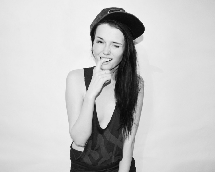Young woman in a tank top and baseball cap