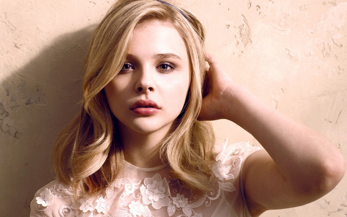 Chloë Grace Moretz with blonde hair