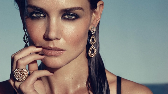 Katie Holmes wearing jewelry with wet hair