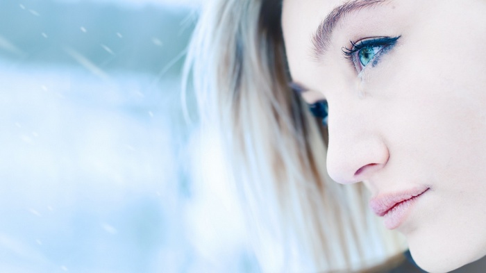 Close-up of a woman with blue eyes