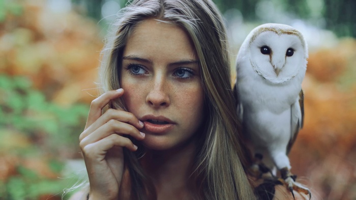 Woman with Barn Owl on her shoulder