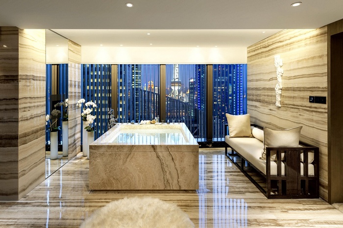 Luxurious bathroom with city view