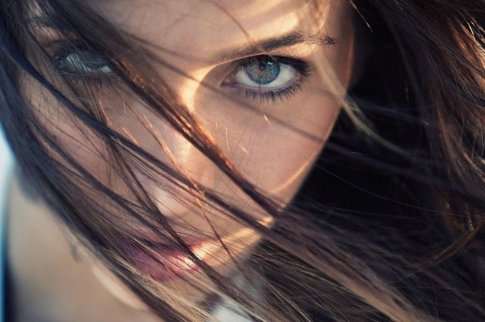 Woman with brown hair and blue eyes