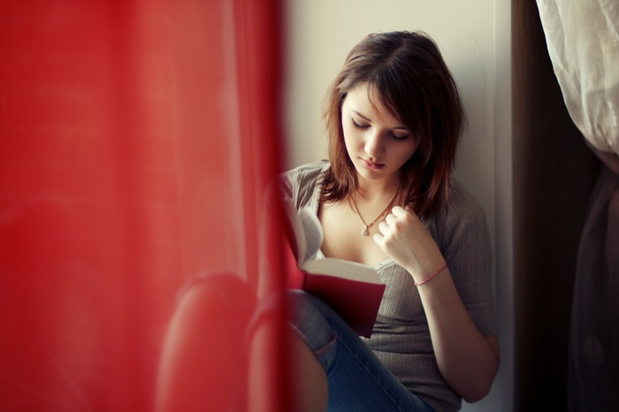 Woman sitting and reading a book